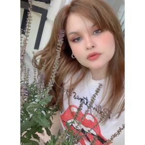 Meet your Posher, Camila